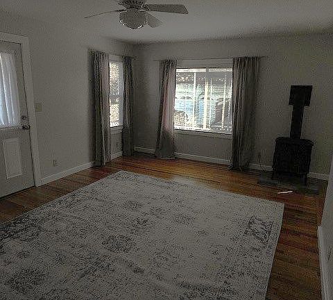 3rd image of 1220 Hood St