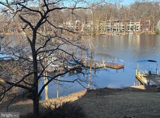 1606 Greenbriar Ct, Reston, VA 20190