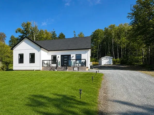 30 Cove Rd, East Hants, NS B0N 1Z0