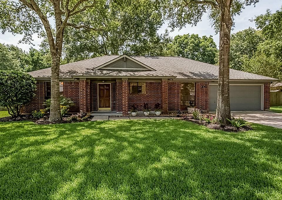 2nd image of 2919 Sugar Wood Dr