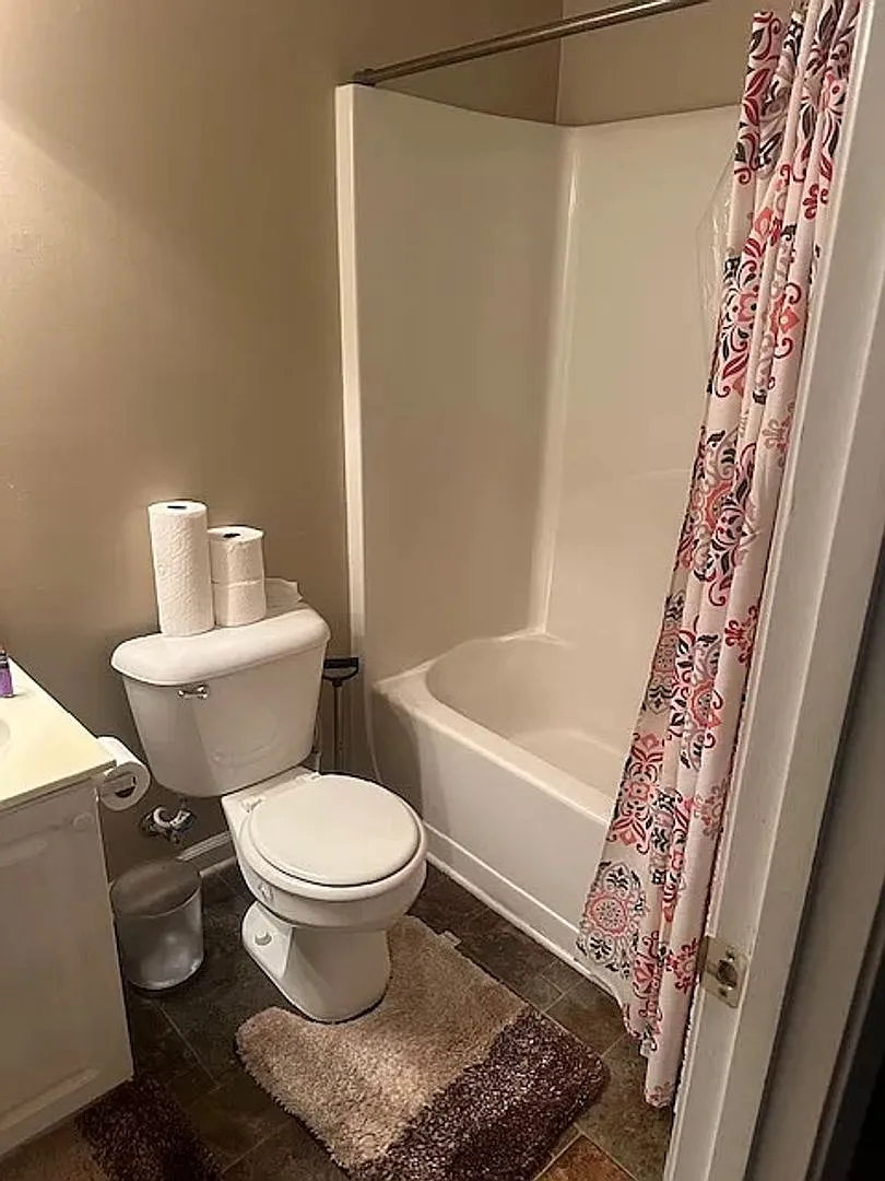 Room in 5 Bedroom Home in Lithonia — Photo 2
