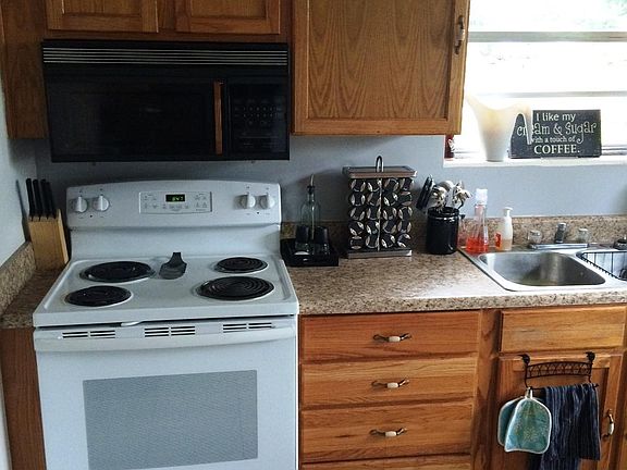 5th image of 404 Acacia Dr