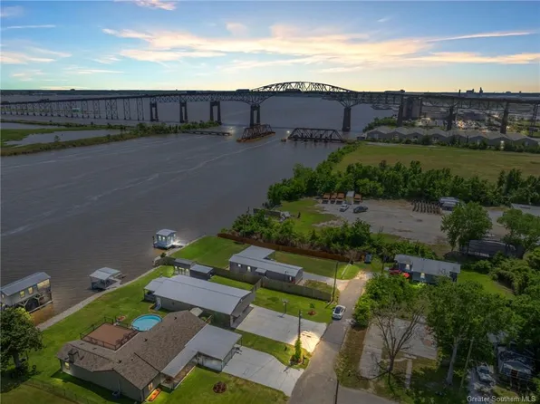 610 Riverside Dr, Westlake, LA 70669
