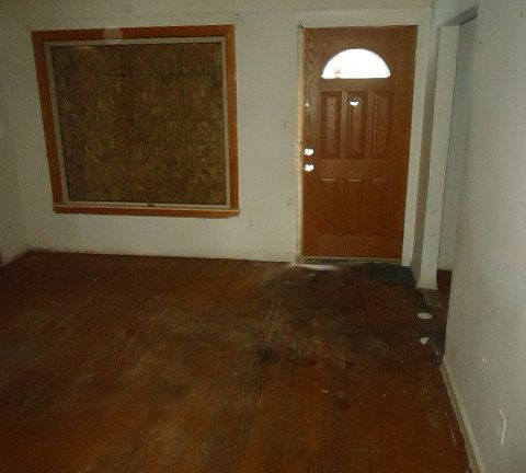 3rd image of 20201 Rosemont Ave