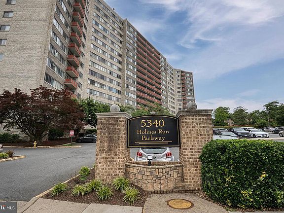 3rd image of 5340 Holmes Run Pkwy Unit 804