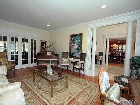 3rd image of 40 Christopher Ct