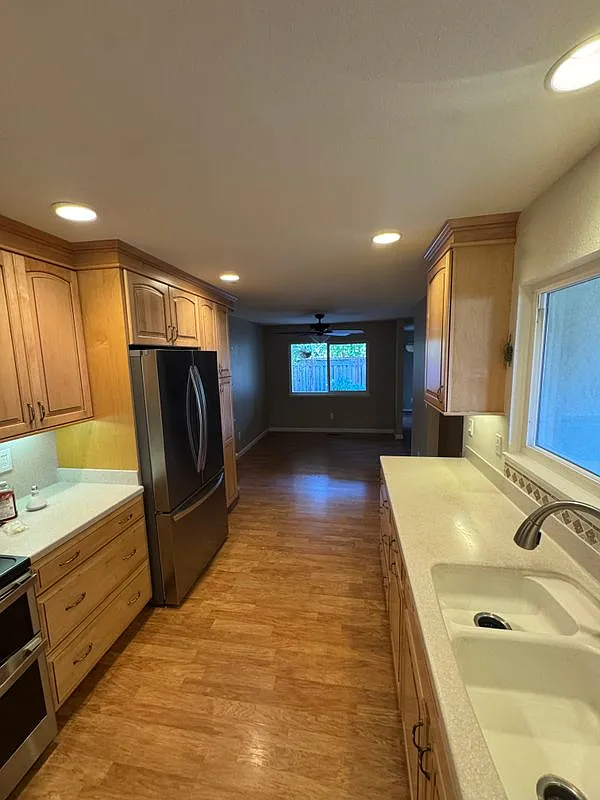 3 bed, 2.0 bath, 1395 sqft, $3,650 — Photo 3