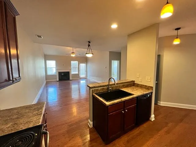 19 Greenfield Dr — Photo 7