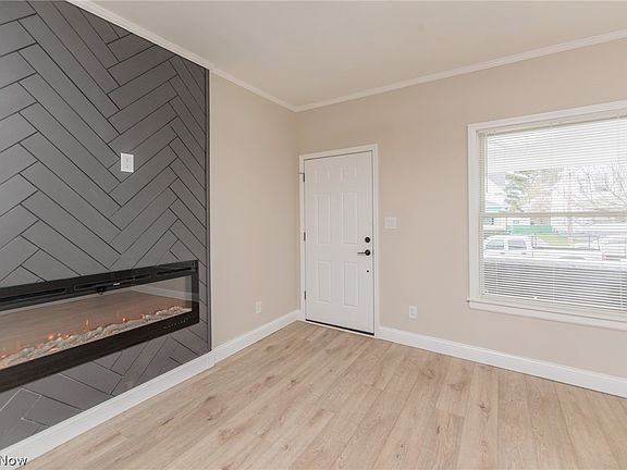 3rd image of 3238 W 41st St