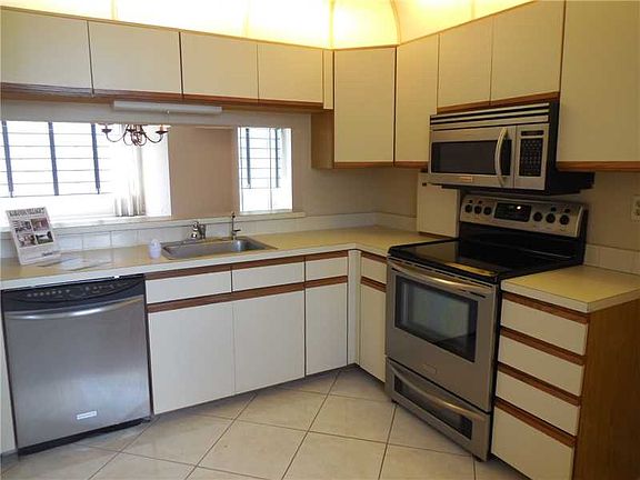 5th image of 4133 Carambola Cir S #G301