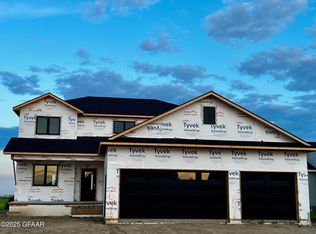 6418 Riggs Rd, Grand Forks, ND 58201