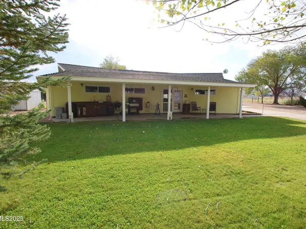 42 Nadel Ln, Yerington, NV 89447