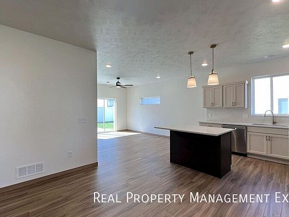 2nd image of 3513 S Broek Dr