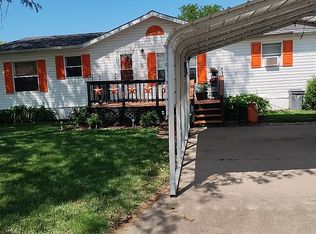 3104 S 20th St, Council Bluffs, IA 51501