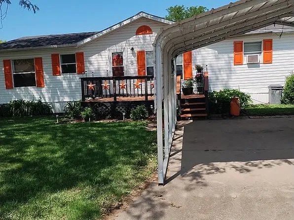 3104 S 20th St, Council Bluffs, IA 51501