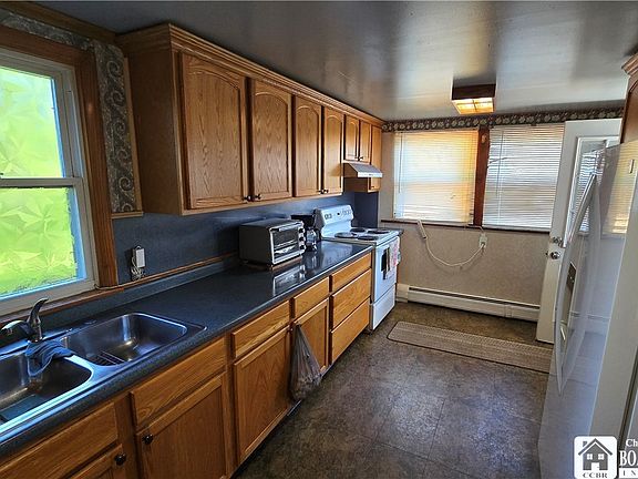 5th image of 152 Maple Ave
