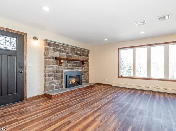 9 Log Cabin Ter