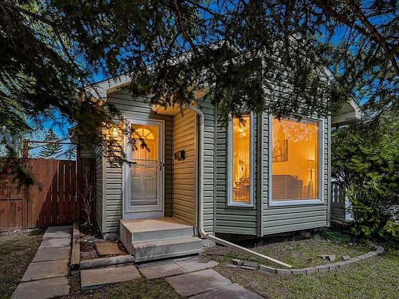 3rd image of 18 SE Martinview Cres NE