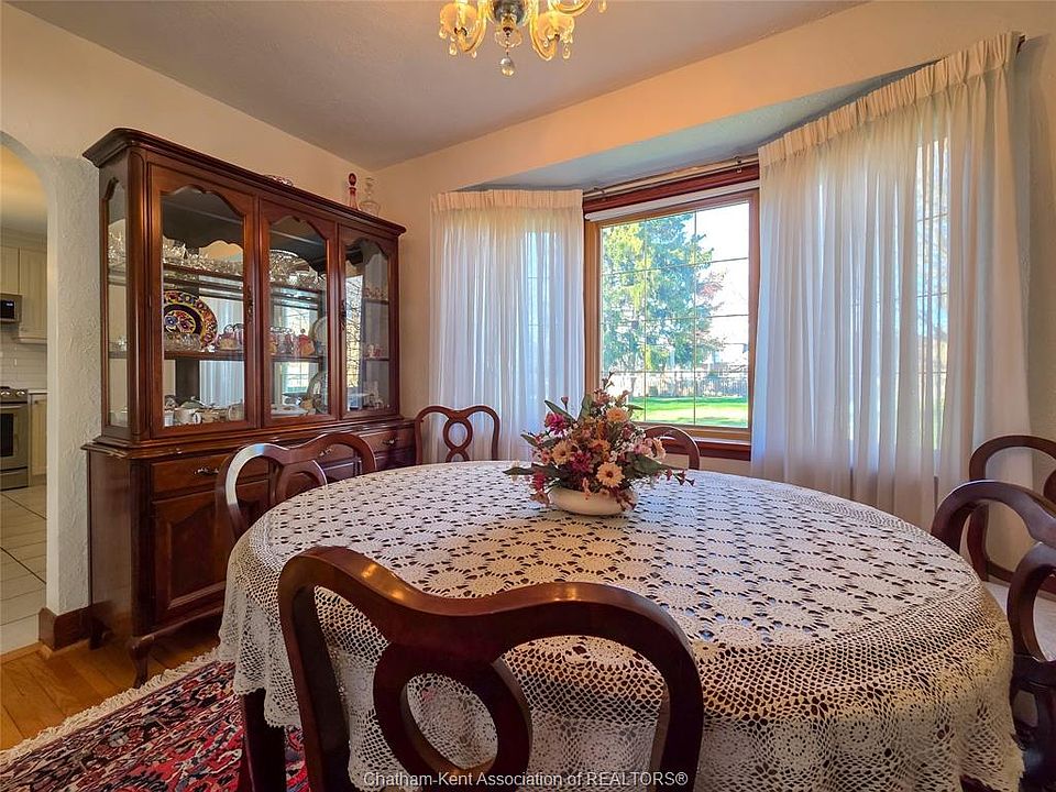 25th image of 465 Victoria Ave