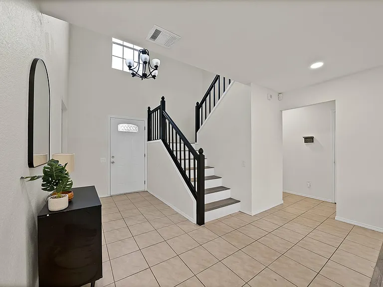 7548 Meadow Creek Dr — Photo 19