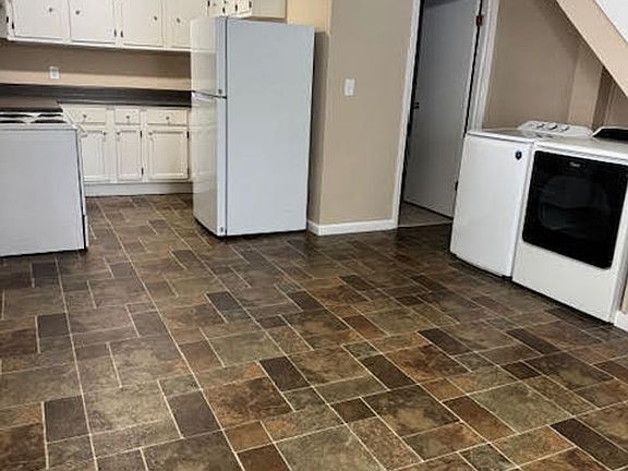 3rd image of 405 Myrtle St