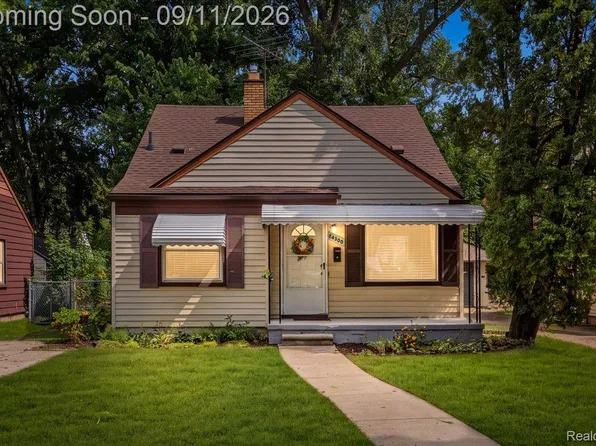 24300 Cloverlawn St, Oak Park, MI 48237