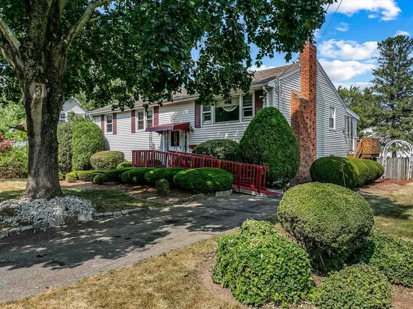 77 Grove St, Randolph, MA 02368