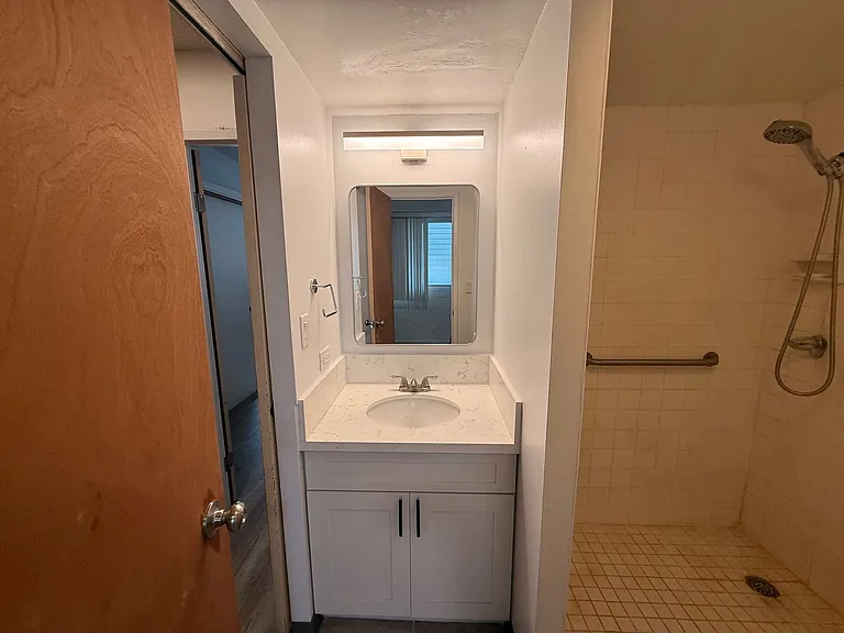 1099 Green St #309 — Photo 13