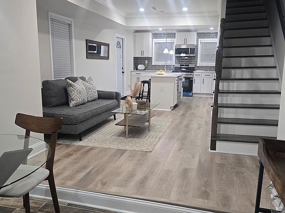 3rd image of 807 50th Pl NE