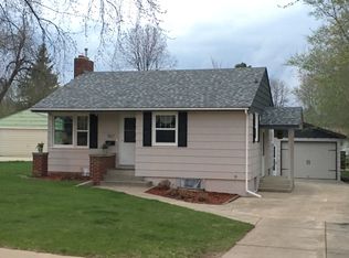507 5th Ave NE, Watertown, SD 57201