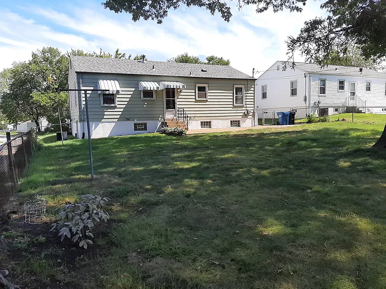 10205 Dandridge Dr — Photo 7