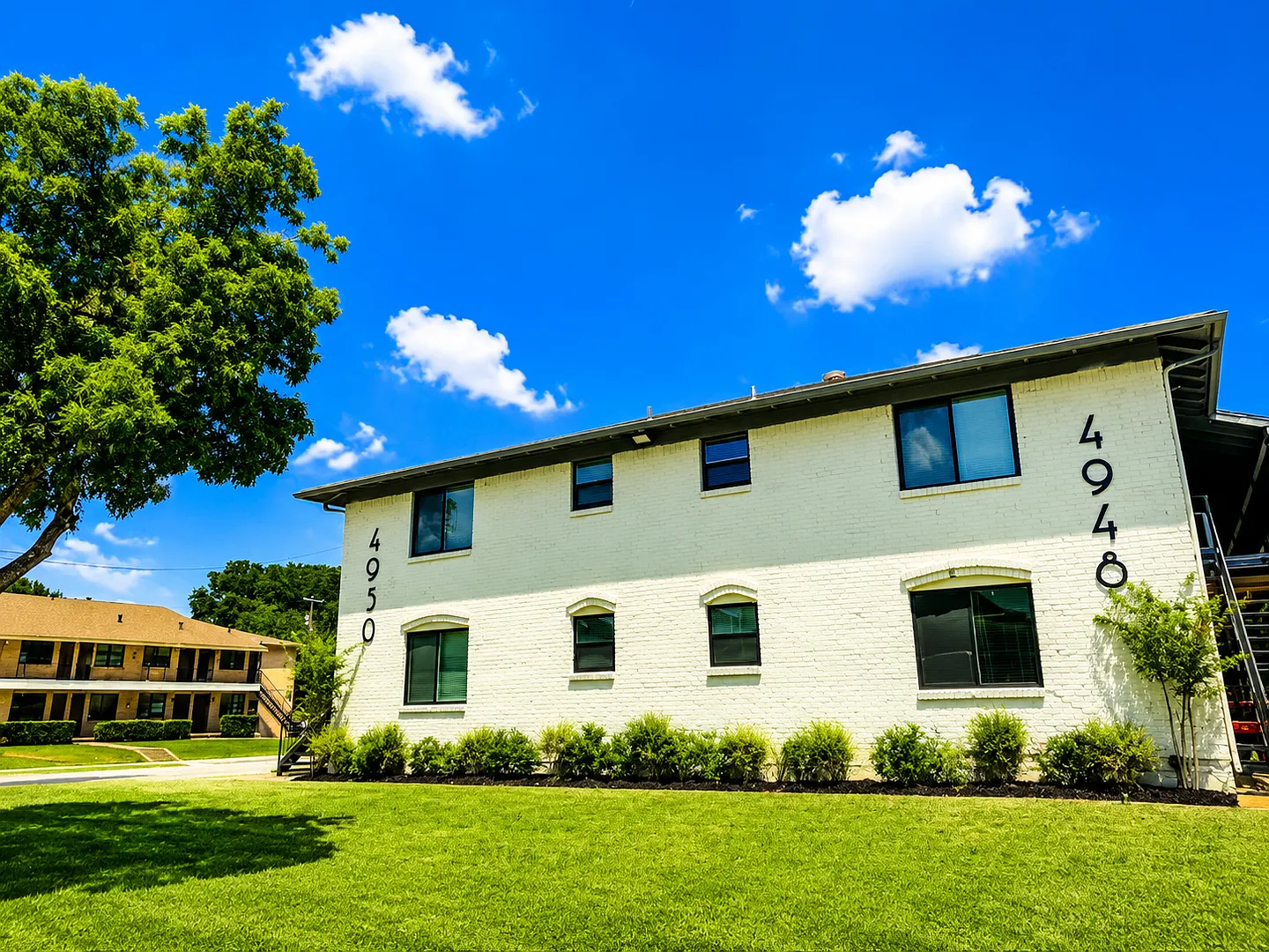 Tour Today & Save $300! Apply Within 24 Hours for Exclusive Move-In Savings — Photo 4