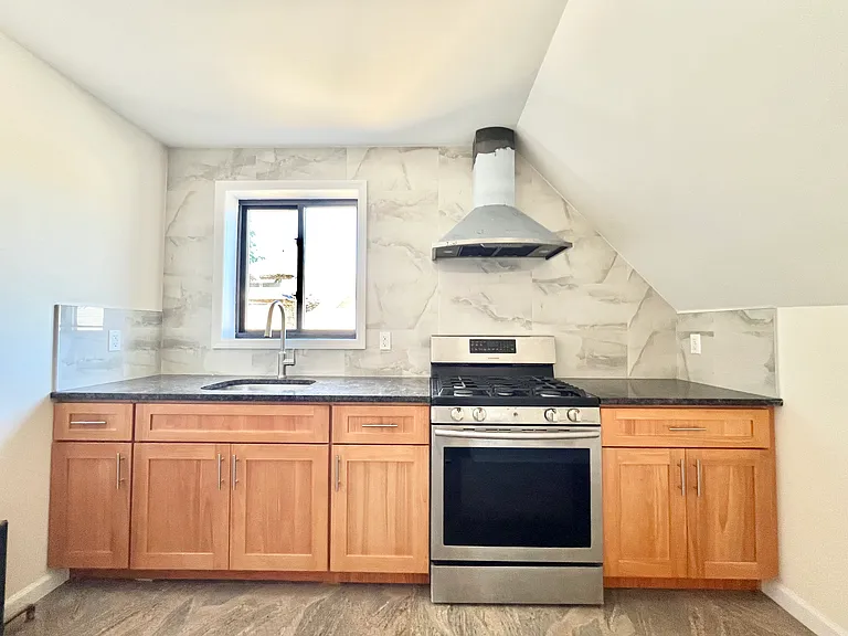 2238 Benson Ave #2F — Photo 8