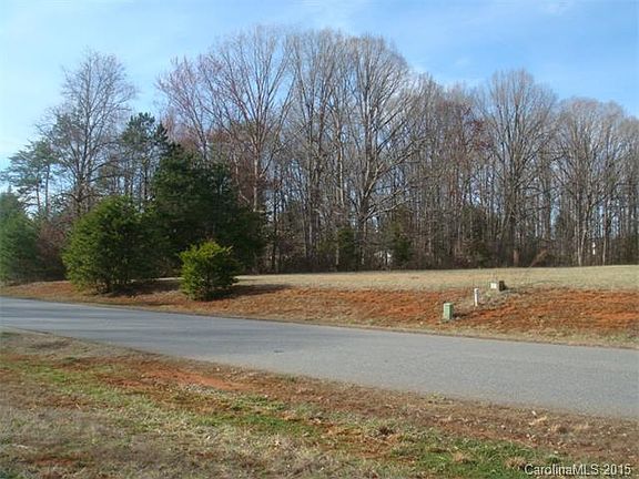 3rd image of 121 Donsdale Dr