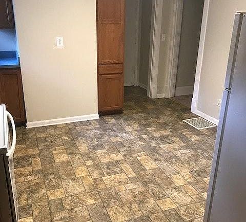 4th image of 421 Woods Ave