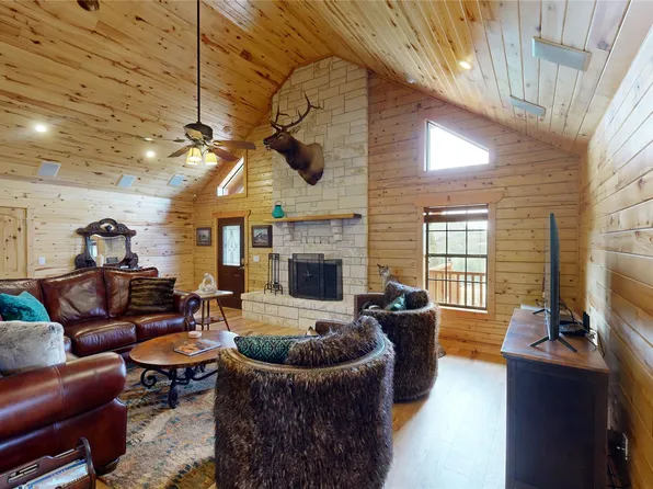 1253 Balcones Ln, Graford, TX 76449