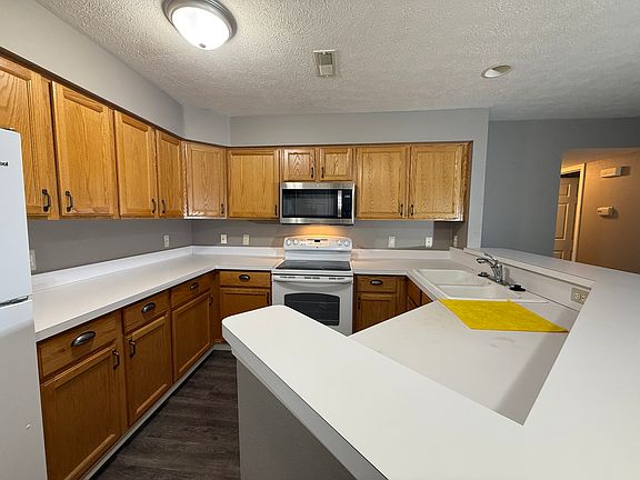 3rd image of 1340 Heatherwood Ln