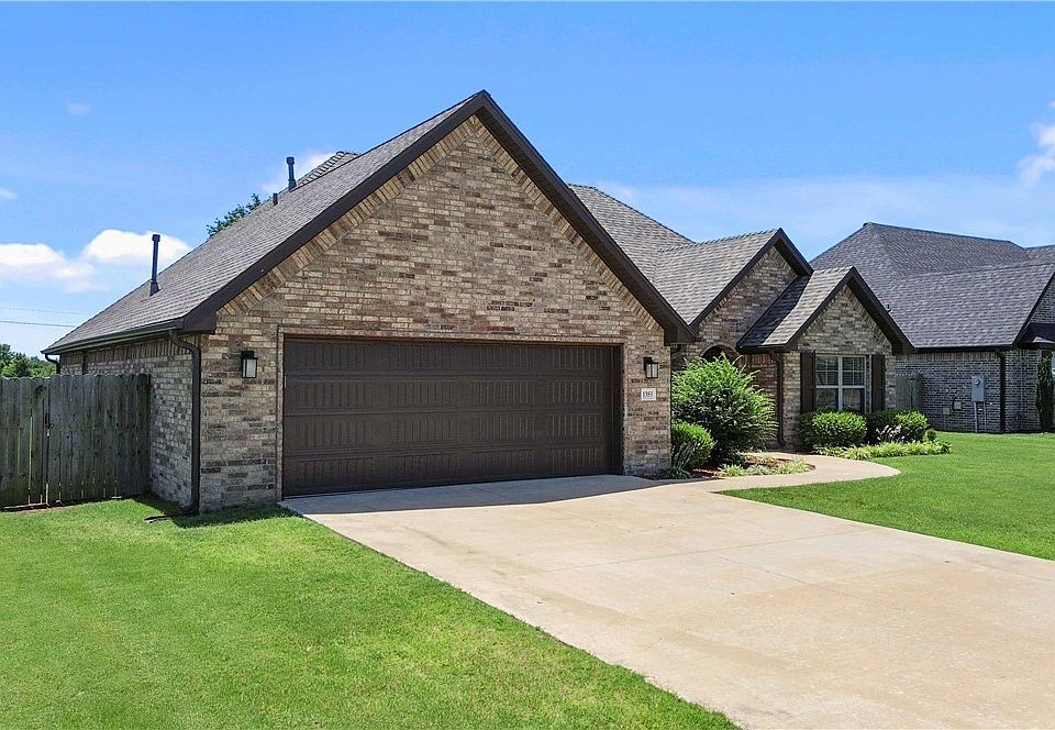 1st image of 1353 Valle Ln