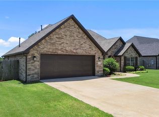 1353 Valle Ln, Springdale, AR 72762