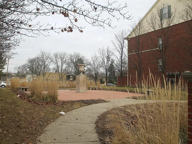 3243 Camden Dr #118 — Photo 29