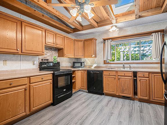 5th image of 506 W Superior St