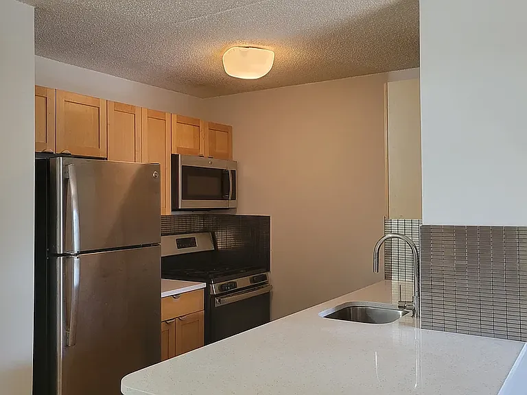 225 E 6th St #6-C — Photo 4