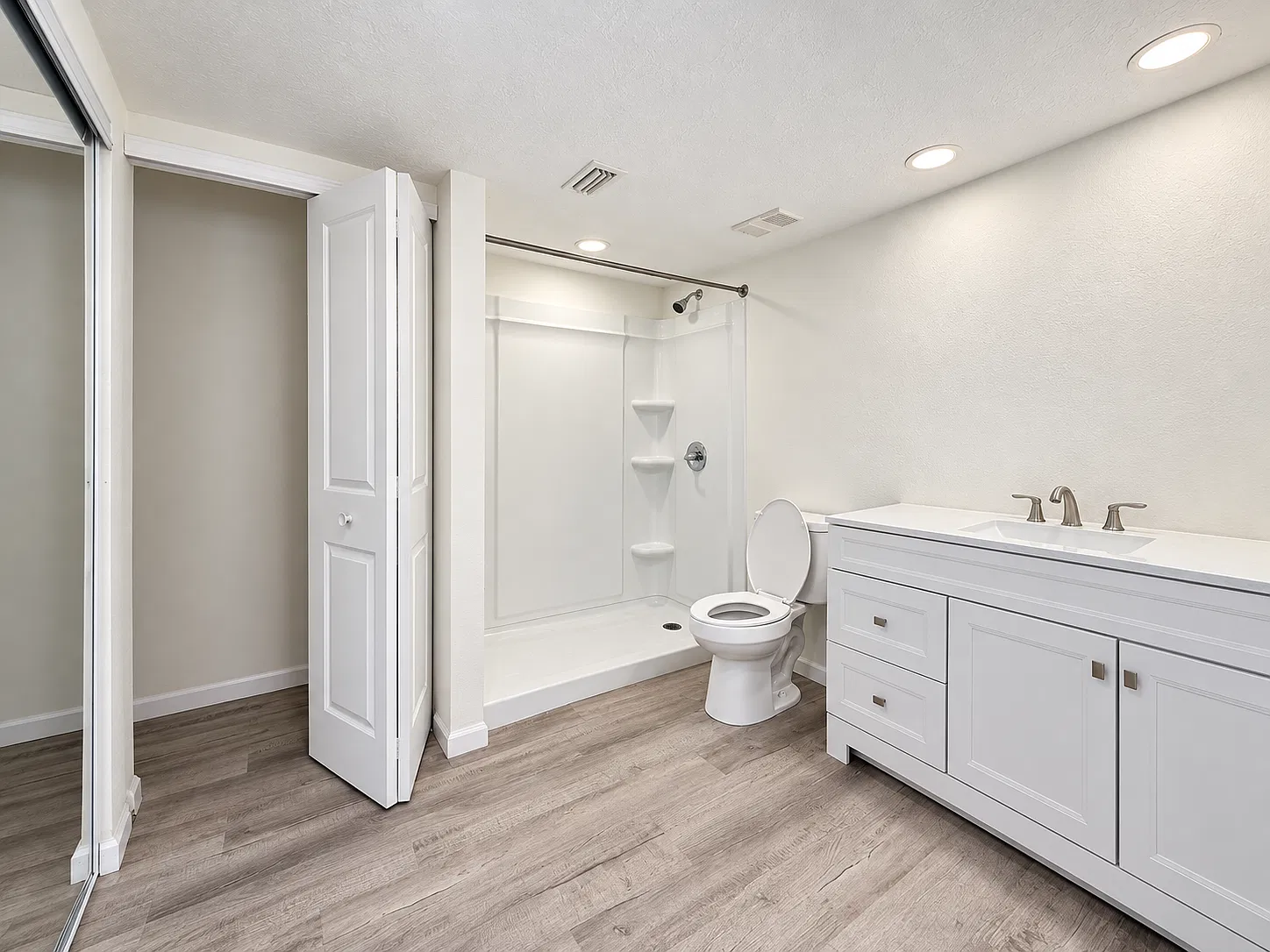 3 bed, 891 sqft, $1,600 — Photo 4