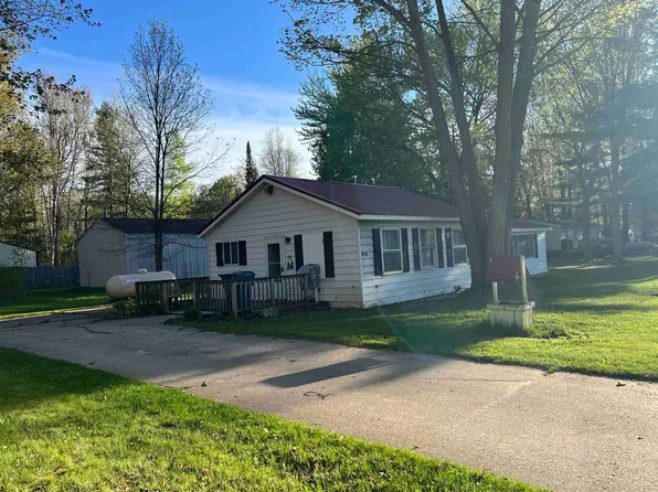 4446 Birch St, Alger, MI 48610