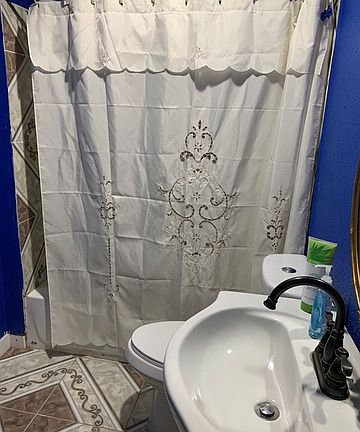4th image of 523 W College St