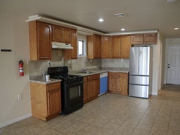 2nd image of 59 Wilson Ave Floor 1