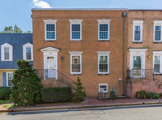 1328 N Lynnbrook Dr, Arlington, VA 22201