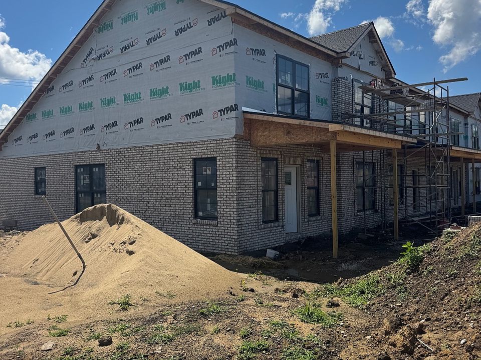 1st image of 303 S 7th St