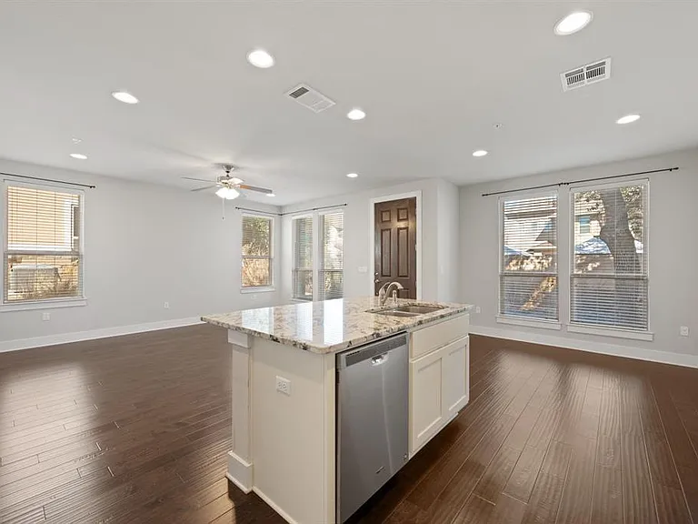 13800 Lyndhurst St #326 — Photo 10