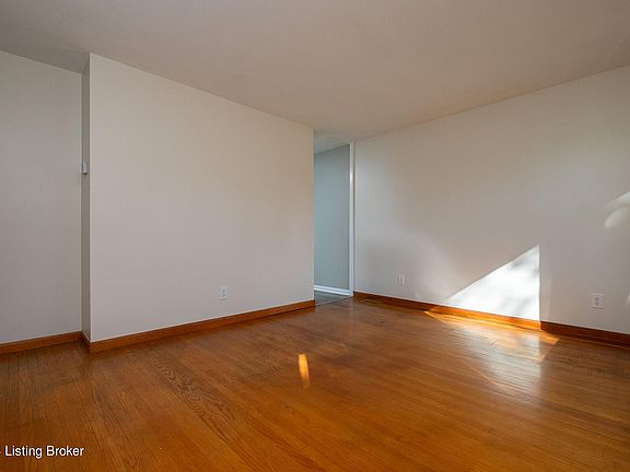 3rd image of 9214 Fenmore Ave